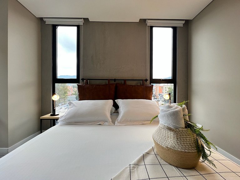 Spacious 1BR with balcony in Chicó