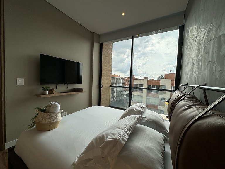 2 hab en piso 6 con balcón y vista en Chicó