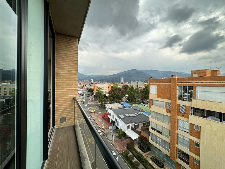 2 hab en piso 6 con balcón y vista en Chicó