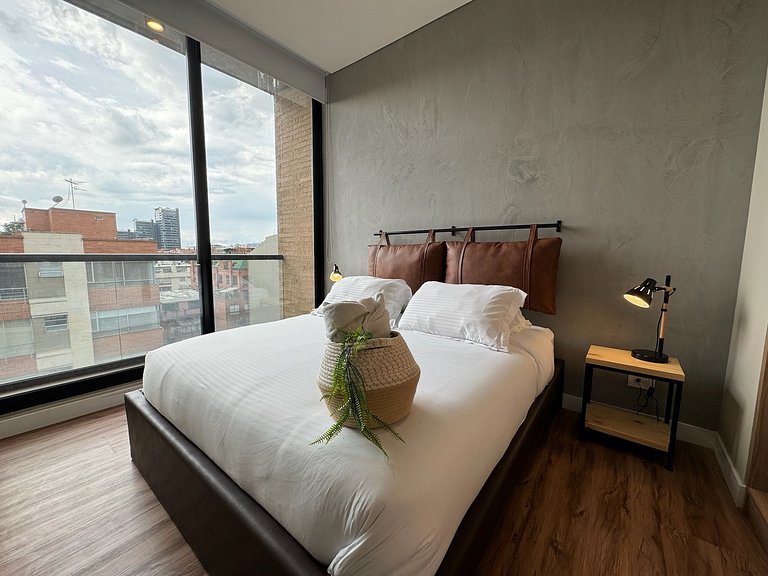 6th floor 2BR with balcony and views in Chicó