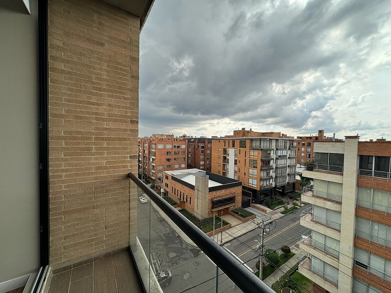 2 hab con balcón, vista y parqueadero en Chicó