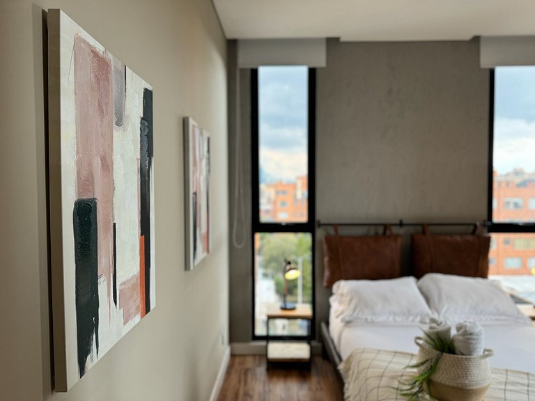 6th floor 2BR with balcony and views in Chicó