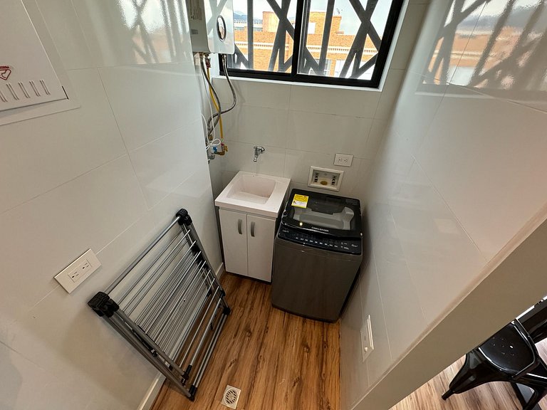 2 hab en piso 6 con balcón y vista en Chicó